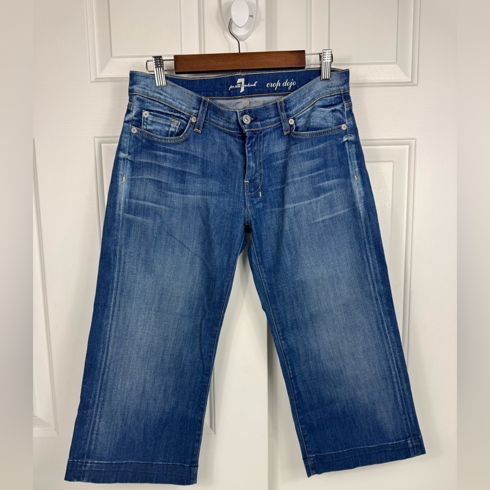 7 For All Mankind Jeans. Crop Dojo. Size 31.‎ Light Wash Distressed Denim.